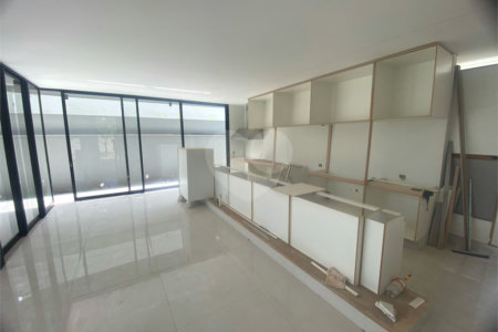Casa à Venda no Condomínio Damha III