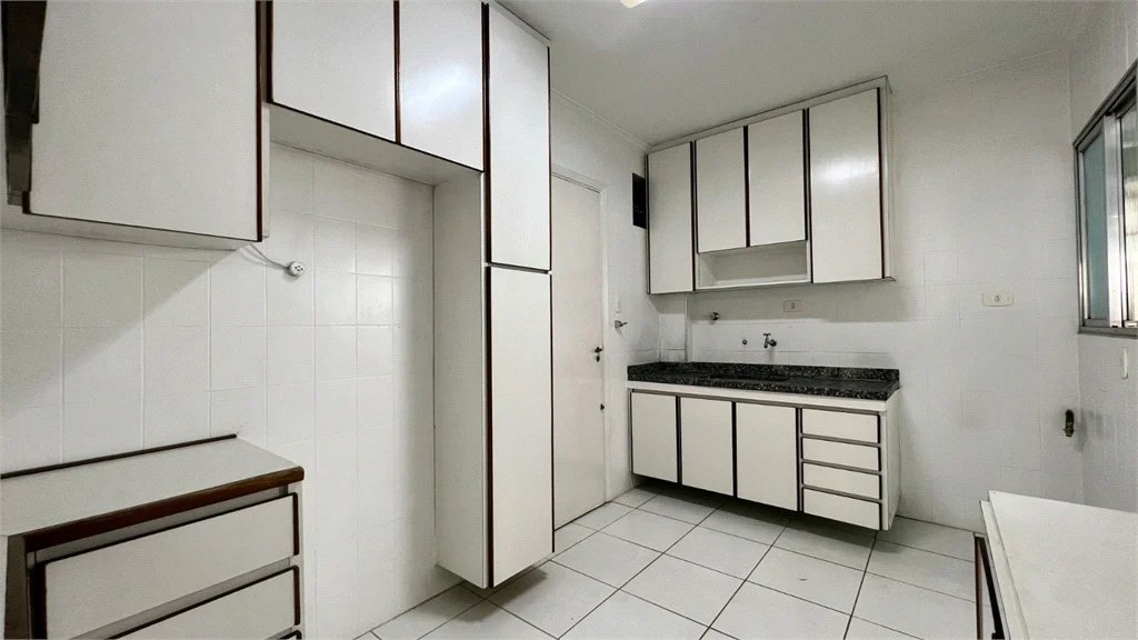 Apartamento à venda com 3 quartos, sendo 1 suíte,  em Pinheiros, São Paulo, SP