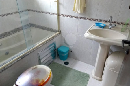 Sobrado à venda com 4 quartos, sendo 2 suítes, em Bosque da Saúde, São Paulo, SP
