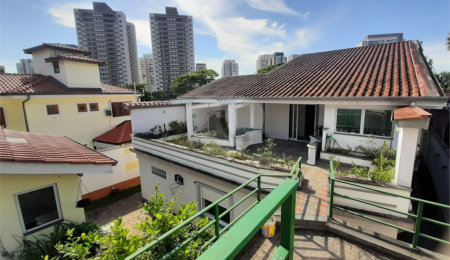 Casa à venda com 4 quartos, sendo 2 suítes, em Jardim Prudência, São Paulo, SP