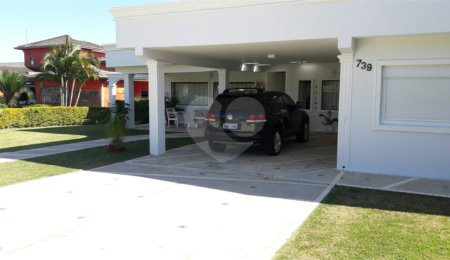 Casa à venda com 4 quartos, sendo 2 suítes, no condomínio Monte Belo, Salto - SP