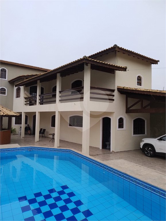 Sobrado à venda com 6 quartos, sendo 2 suítes, em Balneário Stella Maris, Peruíbe, SP
