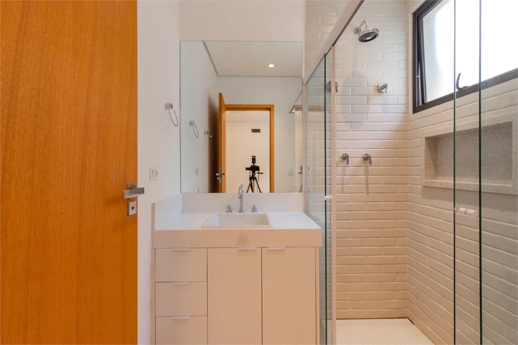 Casa à venda com 4 quartos, sendo 1 suíte,  em Jardim Guedala, São Paulo, SP