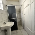 Casa com 132m² de terreno, 2 dormitórios, 2 vagas de garagem e próximo ao metrô.