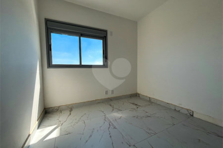 Apartamento à venda com 3 quartos, sendo 1 suíte,  em Jardim Marajoara, São Paulo, SP