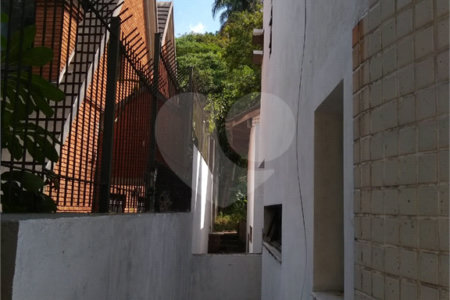 Sobrado à venda com 4 quartos, sendo 3 suítes,  em Morumbi, São Paulo, SP