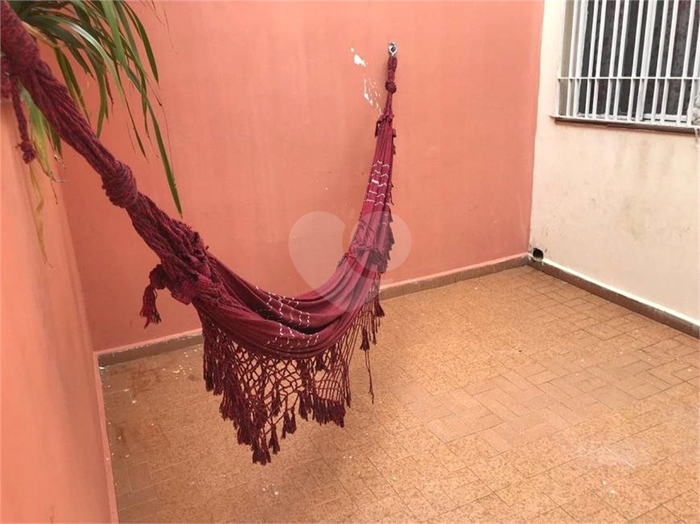 Casa com 202m² , 4 dormitórios , sendo 1 suíte , 3 vagas de garagem.