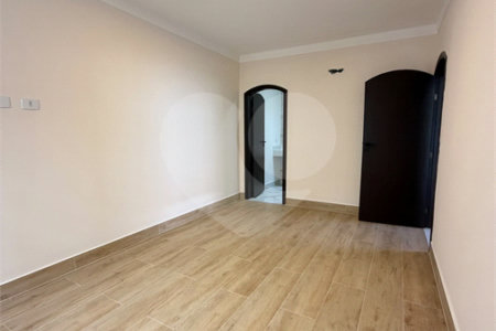 Casa à venda com 5 quartos, sendo 4 suítes, em Vila Rosália, Guarulhos, SP