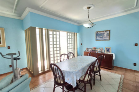 Casa à venda com 4 quartos, sendo 1 suíte, em Wanel Ville, Sorocaba, SP