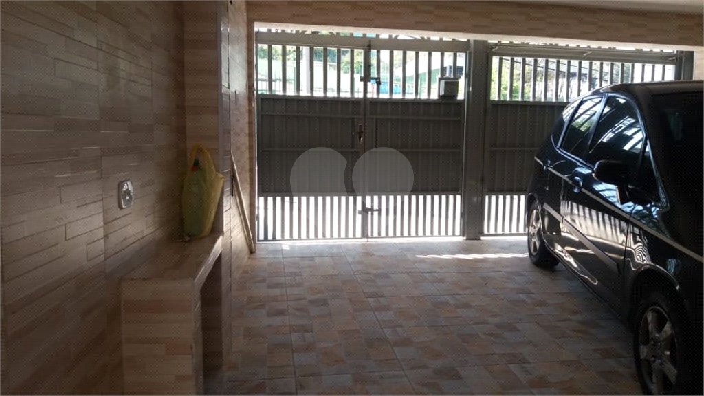 Sobrado à venda com 4 quartos em Jardim Guairaca, São Paulo, SP