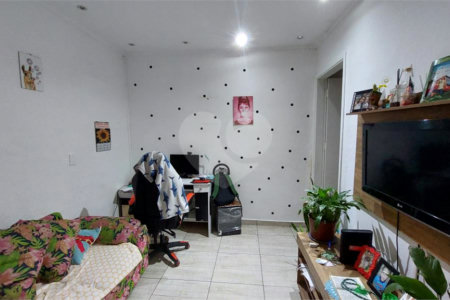 Casa à venda com 3 quartos, sendo 1 suíte,  em Vila Nivi, São Paulo, SP
