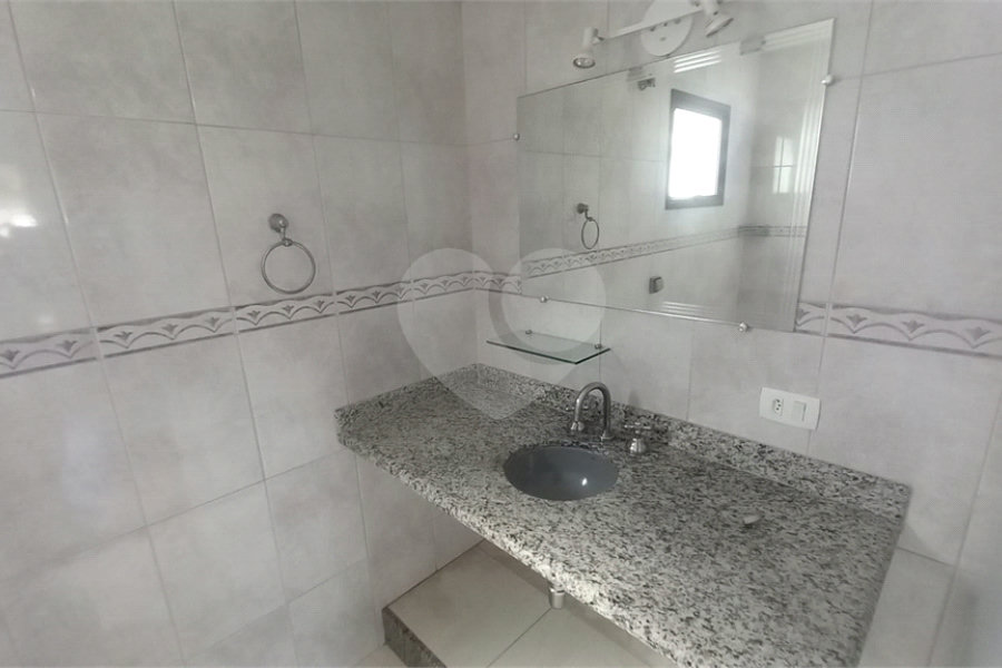 Sobrado à venda com 4 quartos, sendo 2 suítes, em Tremembé, São Paulo, SP