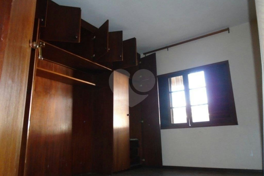 Sobrado à venda com 4 quartos, sendo 1 suíte, em Parque Edu Chaves, São Paulo, SP