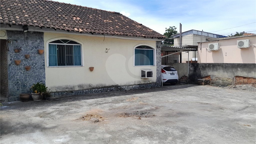 Casa à venda com 3 quartos em Santíssimo, Rio de Janeiro, RJ