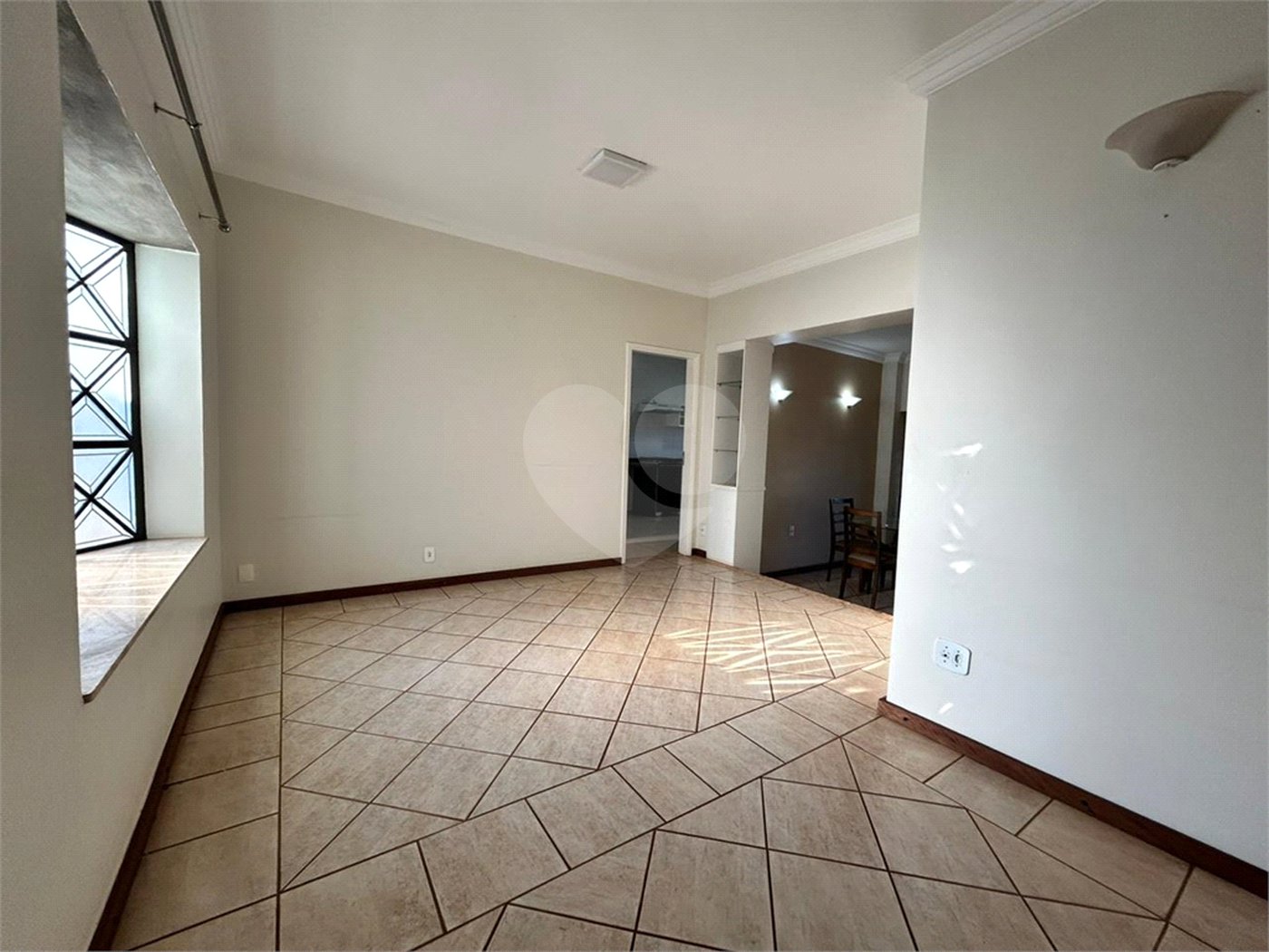 Sobrado à venda com 3 quartos, sendo 1 suíte,  em Parque dos Bandeirantes, Ribeirão Preto, SP