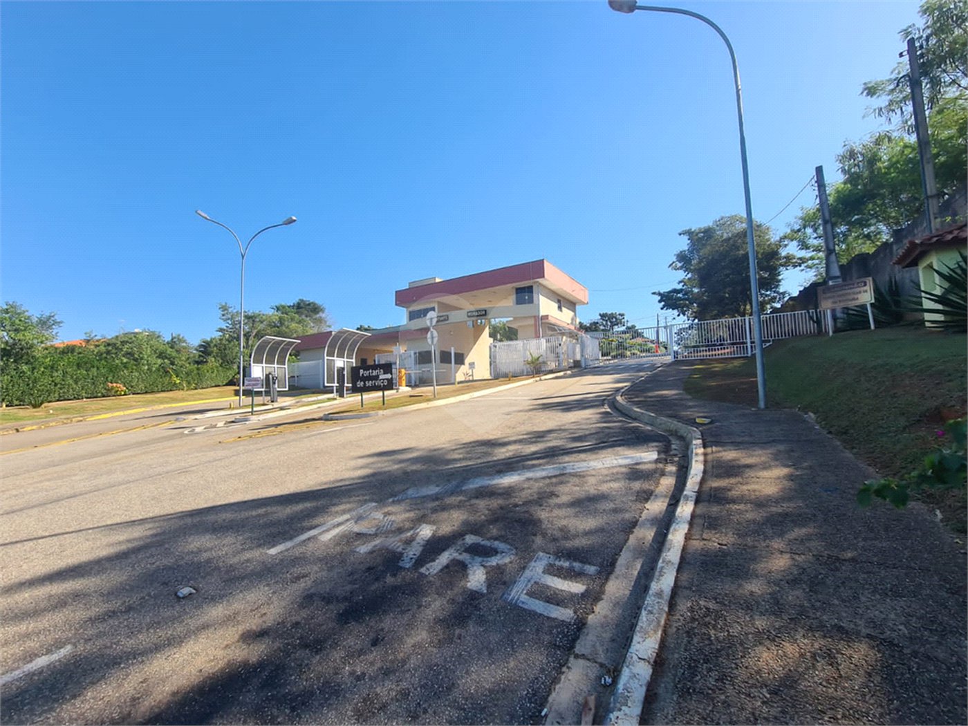 Casa à venda com 3 suítes no condomínio Portal do Sabia, Araçoiaba da Serra - SP