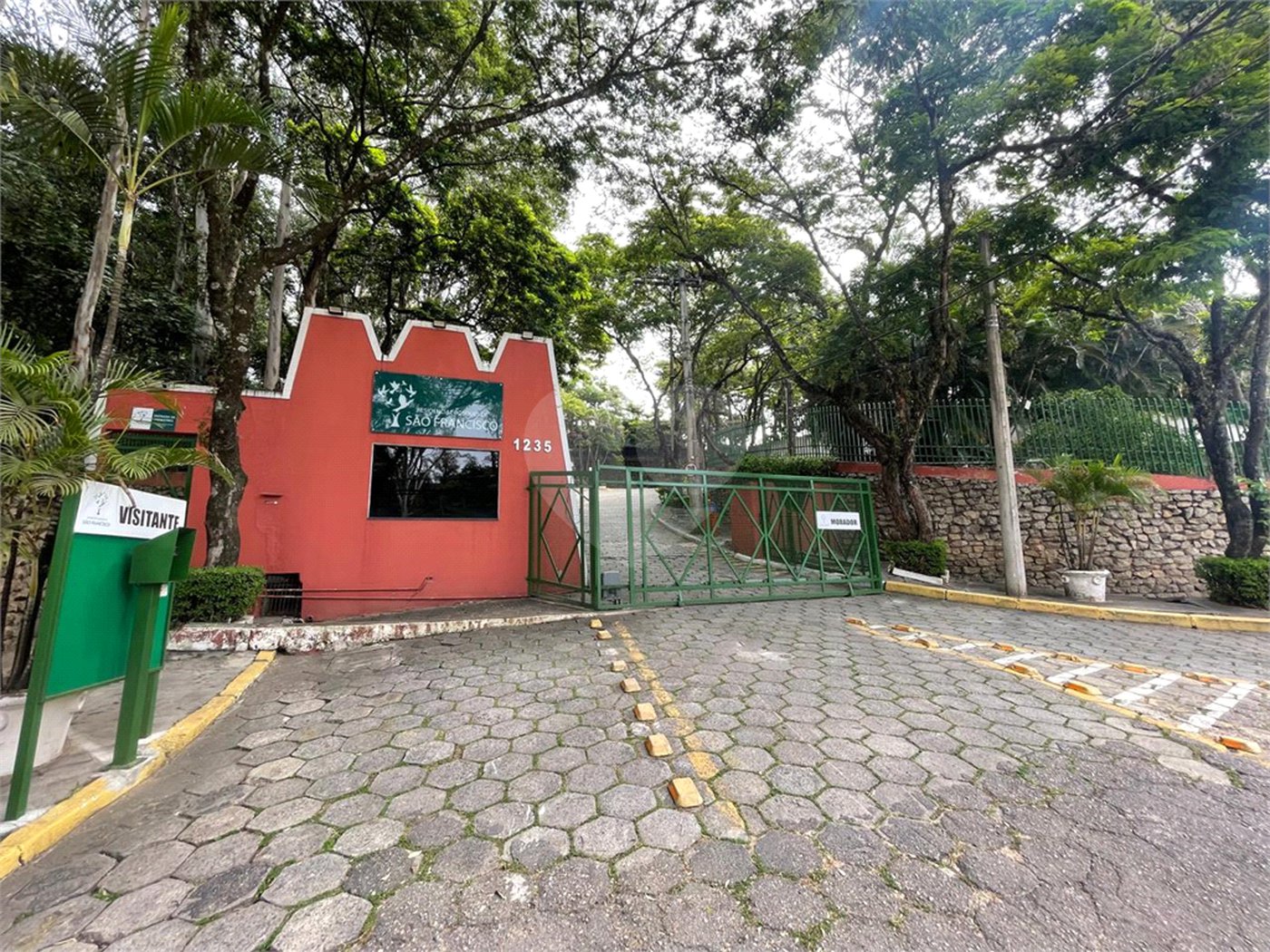 Casa à venda com 4 quartos, sendo 3 suítes, no condomínio Bosque Sâo Francisco, Votorantim - SP