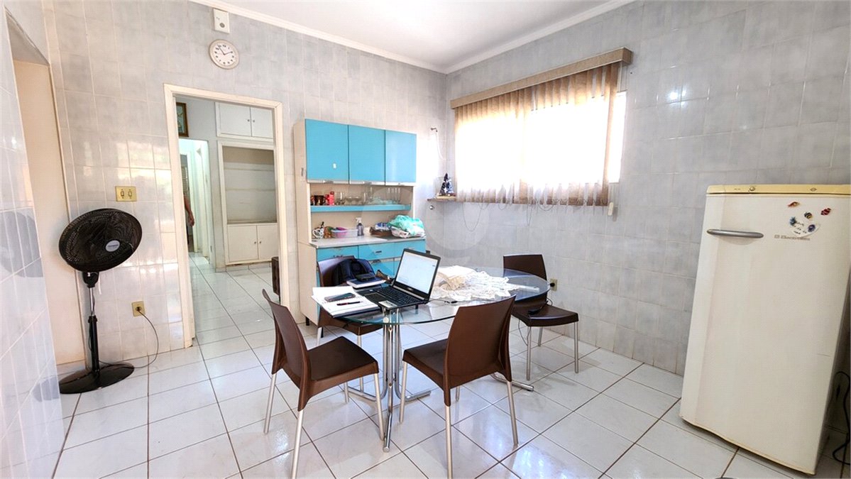 Casa à venda com 3 quartos no Centro, Araraquara, SP