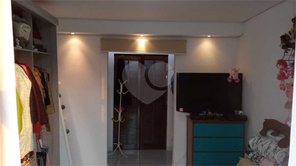 Casa à venda com 3 quartos, sendo 1 suíte, no condomínio Alcides Moreira, São Paulo - SP