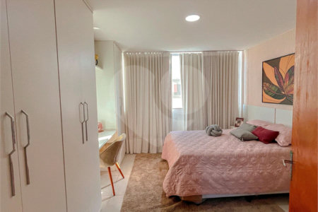Casa à venda com 4 quartos, sendo 1 suíte, no condomínio Imperial Santa Cruz, Rio de Janeiro - RJ