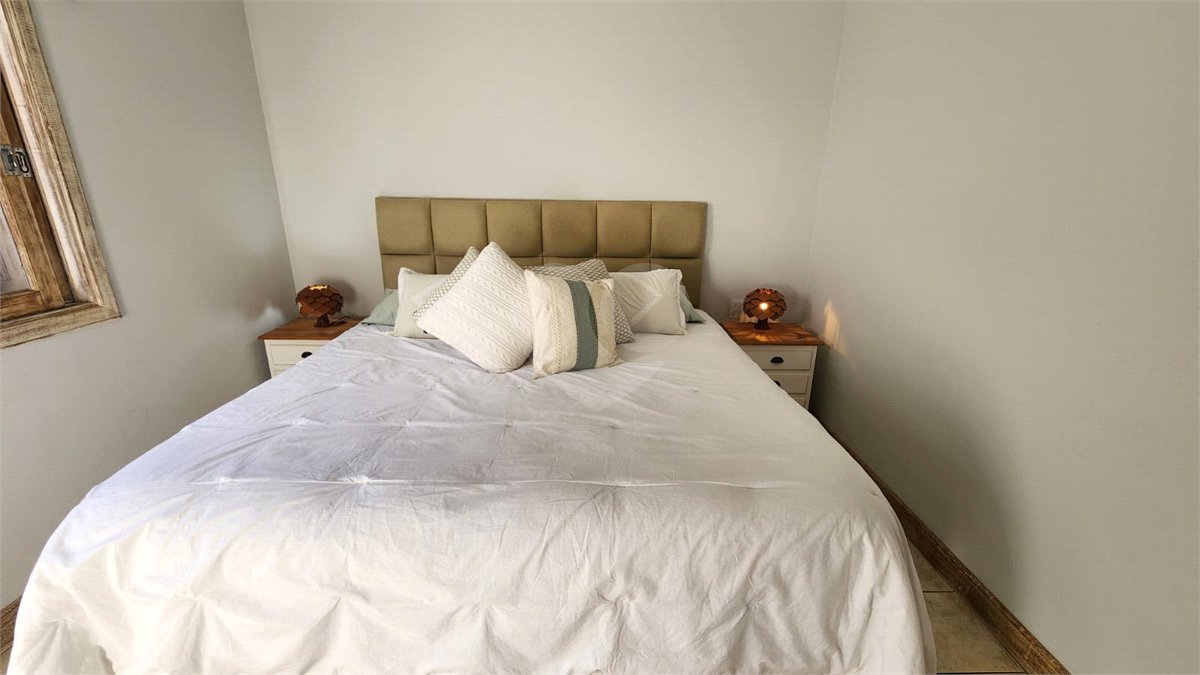 Casa à venda com 4 quartos, sendo 2 suítes, no condomínio Residencial Jardim Primavera, Louveira - SP
