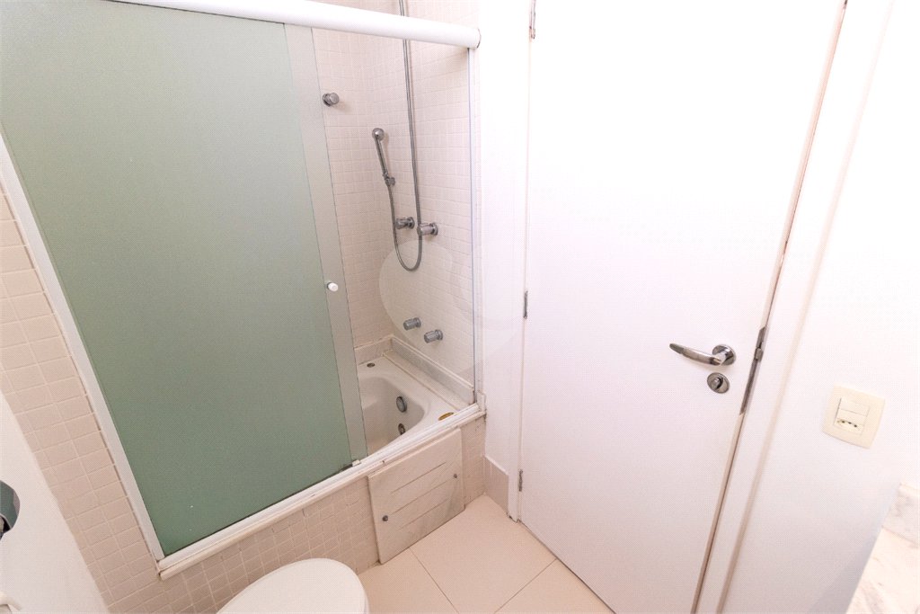 Apartamento à venda com 3 quartos, sendo 1 suíte, em Vila Sofia, São Paulo, SP