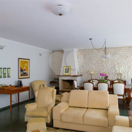 Casa à venda com 4 quartos, sendo 1 suíte, no Centro, Atibaia, SP