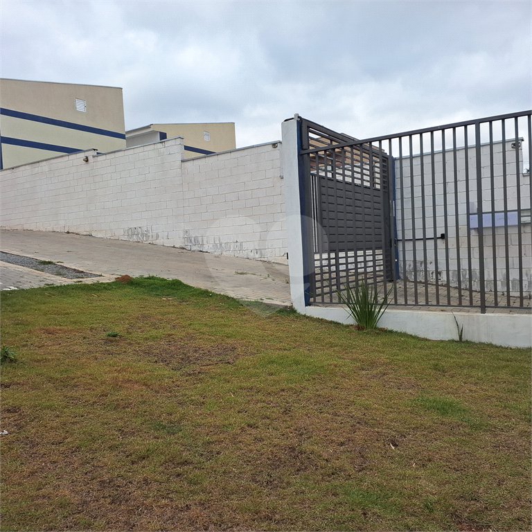 Casa à venda com 2 quartos no condomínio Residencial Cristal Lll, Mogi das Cruzes - SP