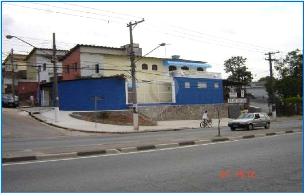Sobrado à venda com 3 quartos, sendo 1 suíte, em Braz Cubas, Mogi das Cruzes, SP