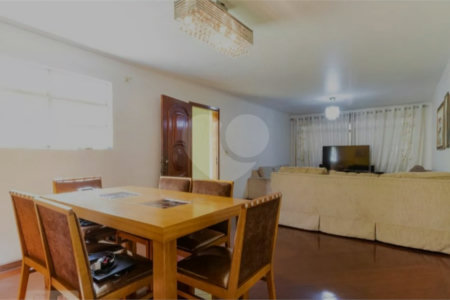 Sobrado à venda com 3 quartos, sendo 1 suíte, em Campo Grande, São Paulo, SP