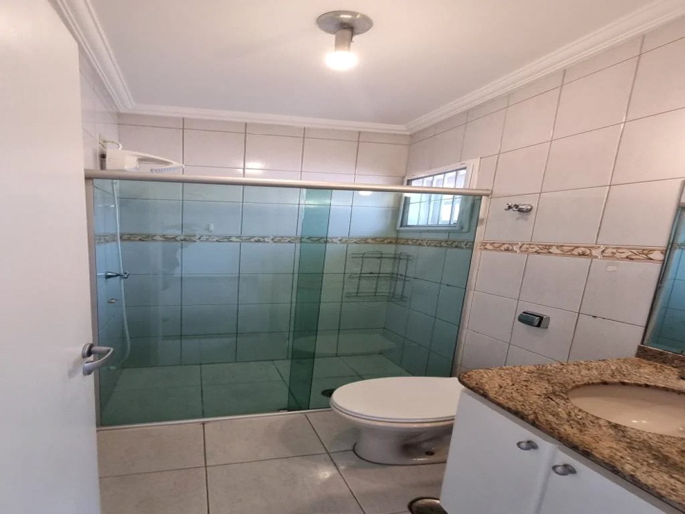 Casa à venda com 3 quartos, sendo 1 suíte, no condomínio Residencial Villagio, São Paulo - SP