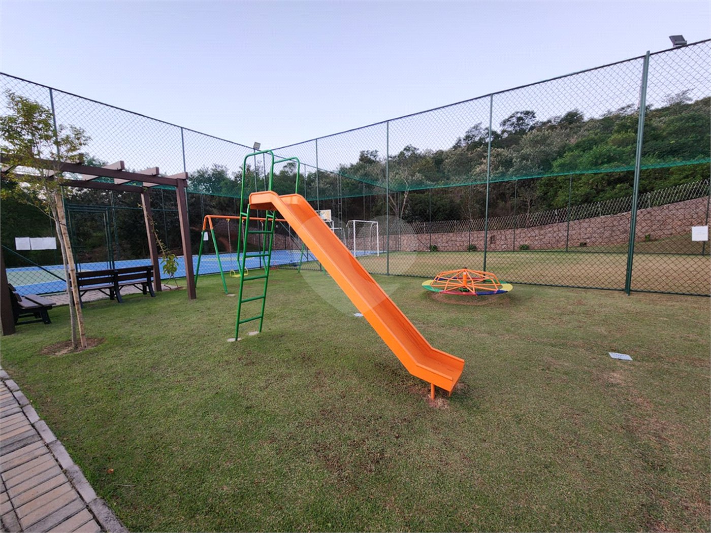 Terreno à venda no condomínio Jardim Primavera, Louveira - SP