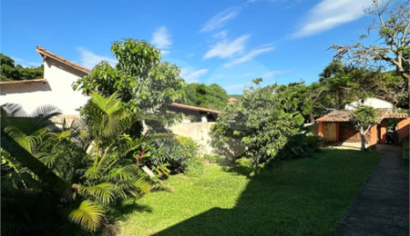 Casa em condomínio à venda com 3 quartos, sendo 2 suítes,  em Peró, Cabo Frio, RJ
