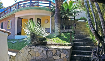 Casa à venda com 8 quartos, sendo 4 suítes, em Alto de Búzios, Armação dos Búzios, RJ