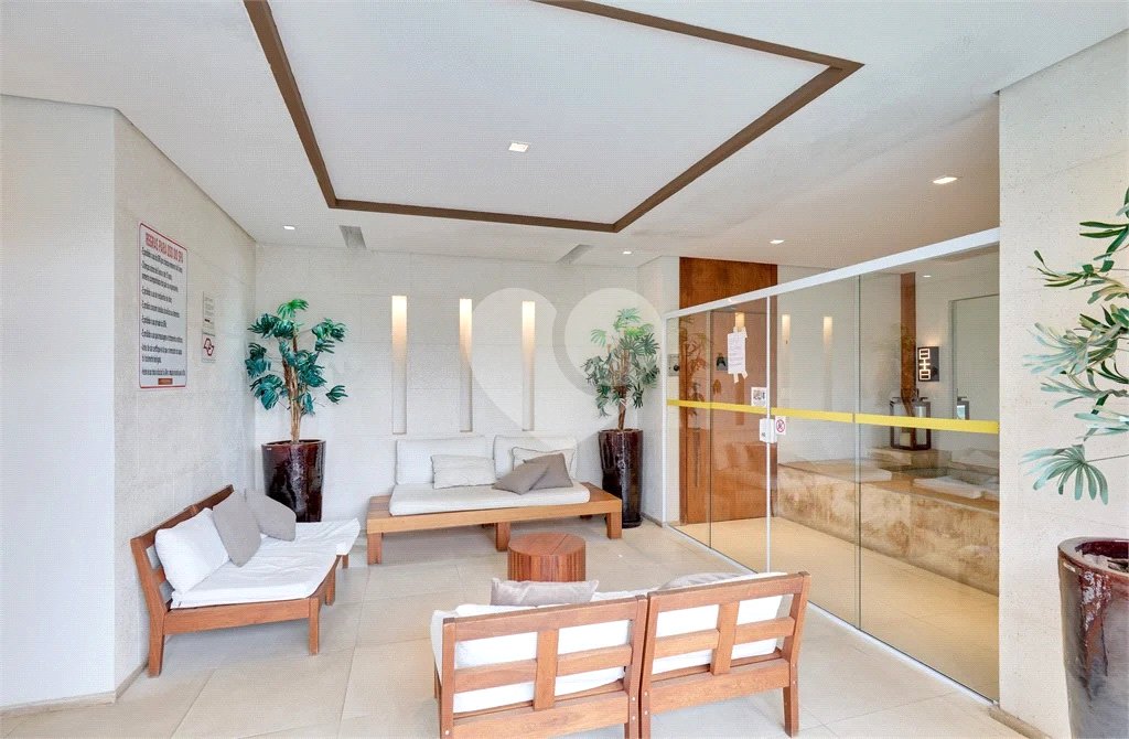 Apartamento à venda com 3 quartos, sendo 1 suíte,  em Chácara Santo Antônio, São Paulo, SP