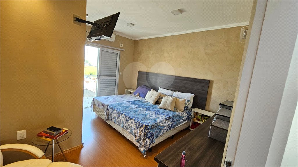 Sobrado à venda com 3 quartos, sendo 1 suíte,  em Residencial Colinas, Mogi das Cruzes, SP