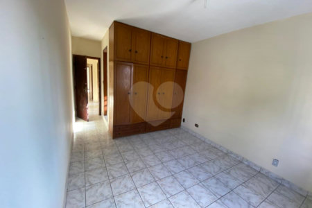 Sobrado à venda com 4 quartos, sendo 1 suíte, em Campo Grande, São Paulo, SP