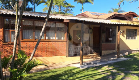 Casa em condomínio à venda com 4 quartos, sendo 2 suítes, no Centro, Bom Jesus dos Perdões, SP