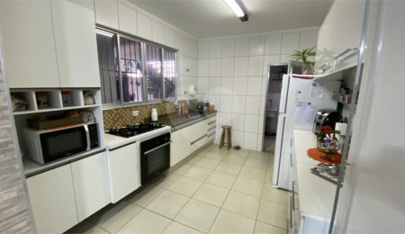 Casa Térrea à venda com 4 quartos, sendo 1 suíte, em Campo Grande, São Paulo, SP