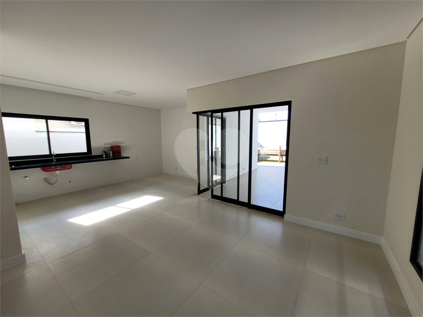 Casa à venda com 3 suítes no condomínio Floradas Paratey, São José dos Campos - SP