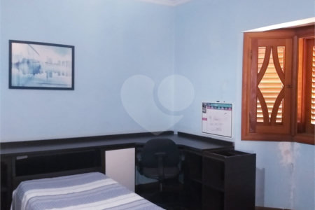 Casa à venda com 4 quartos, sendo 3 suítes, no condomínio Arujá 5, Arujá - SP