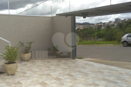 Casa Térrea à venda com 3 quartos, sendo 1 suíte,  em Jardim Estância Brasil, Atibaia, SP