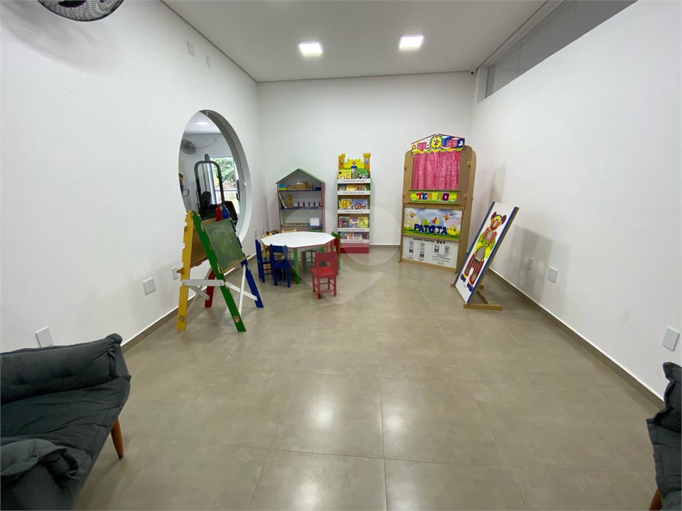 Casa à venda com 4 quartos, sendo 3 suítes,  no condomínio Jardim das Palmeiras, Bragança Paulista - SP