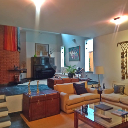 Casa à venda com 4 quartos, sendo 2 suítes,  em Morumbi, São Paulo, SP