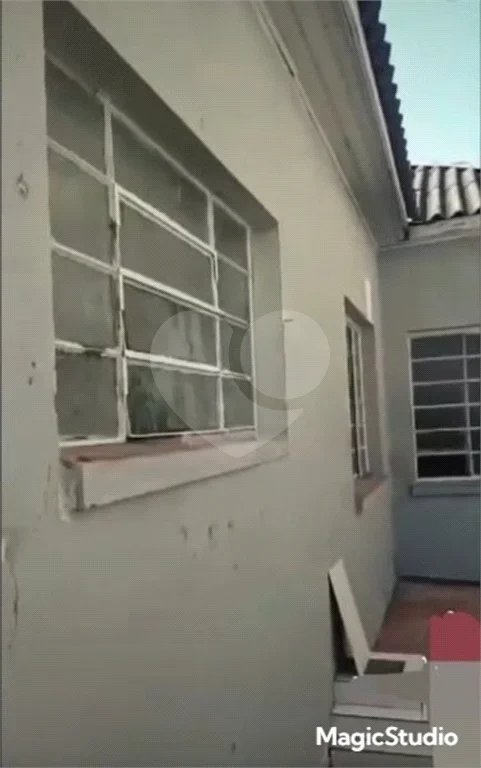 Galpão com 409m² , 10 vagas de garagem , 3 banheiros , 3 salas , à venda na Moóca.