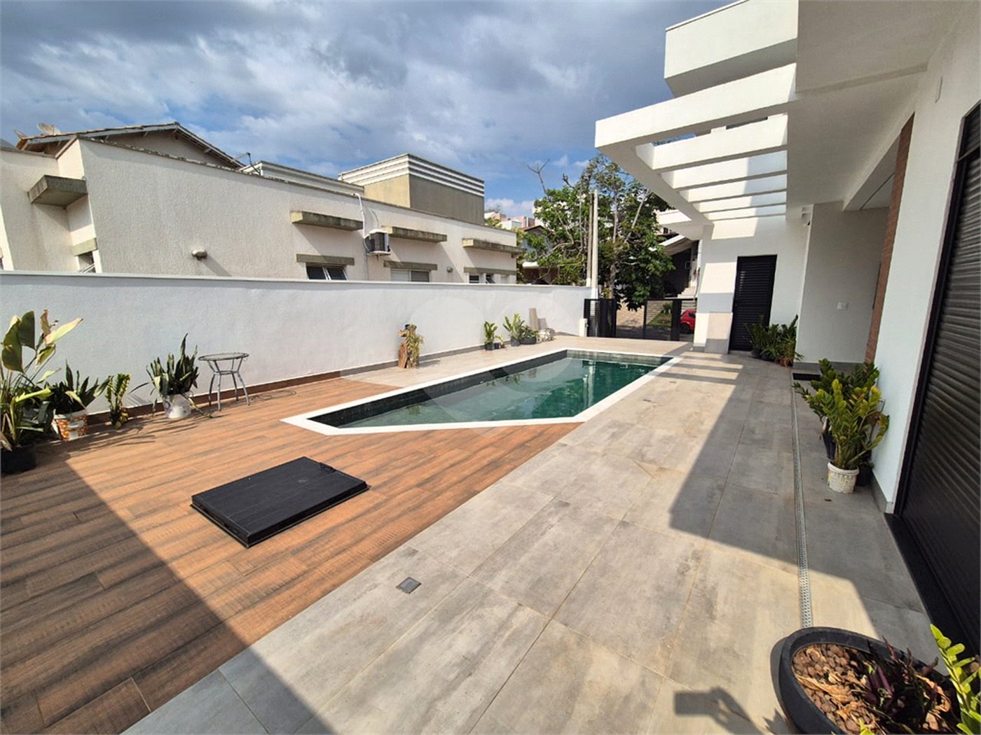Casa à venda com 3 suítes no condomínio Terras de São Francisco, Vinhedo - SP