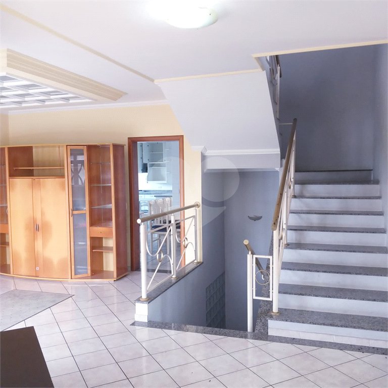 Casa à venda com 4 quartos, sendo 3 suítes, no condomínio Arujá 5, Arujá - SP