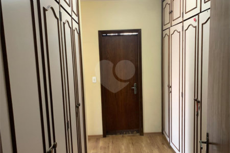 Casa à venda com 4 quartos, sendo 2 suítes, em Vila São Francisco, São Paulo, SP