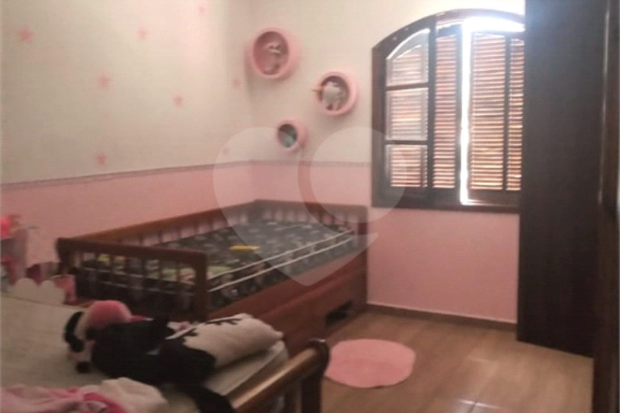 Sobrado à venda com 3 quartos, sendo 1 suíte,  em Vila Romero, São Paulo, SP