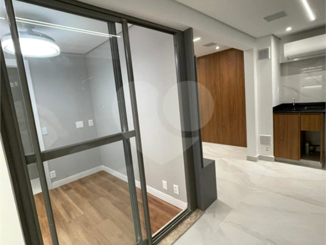 Apartamento à venda ou para alugar com 3 quartos, sendo 1 suíte,  em Barra Funda, São Paulo, SP